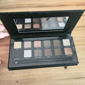 W7 Spaces Out Eyeshadow Palette 12 Matte & Shimmer Colors, Neutrals, NIB
